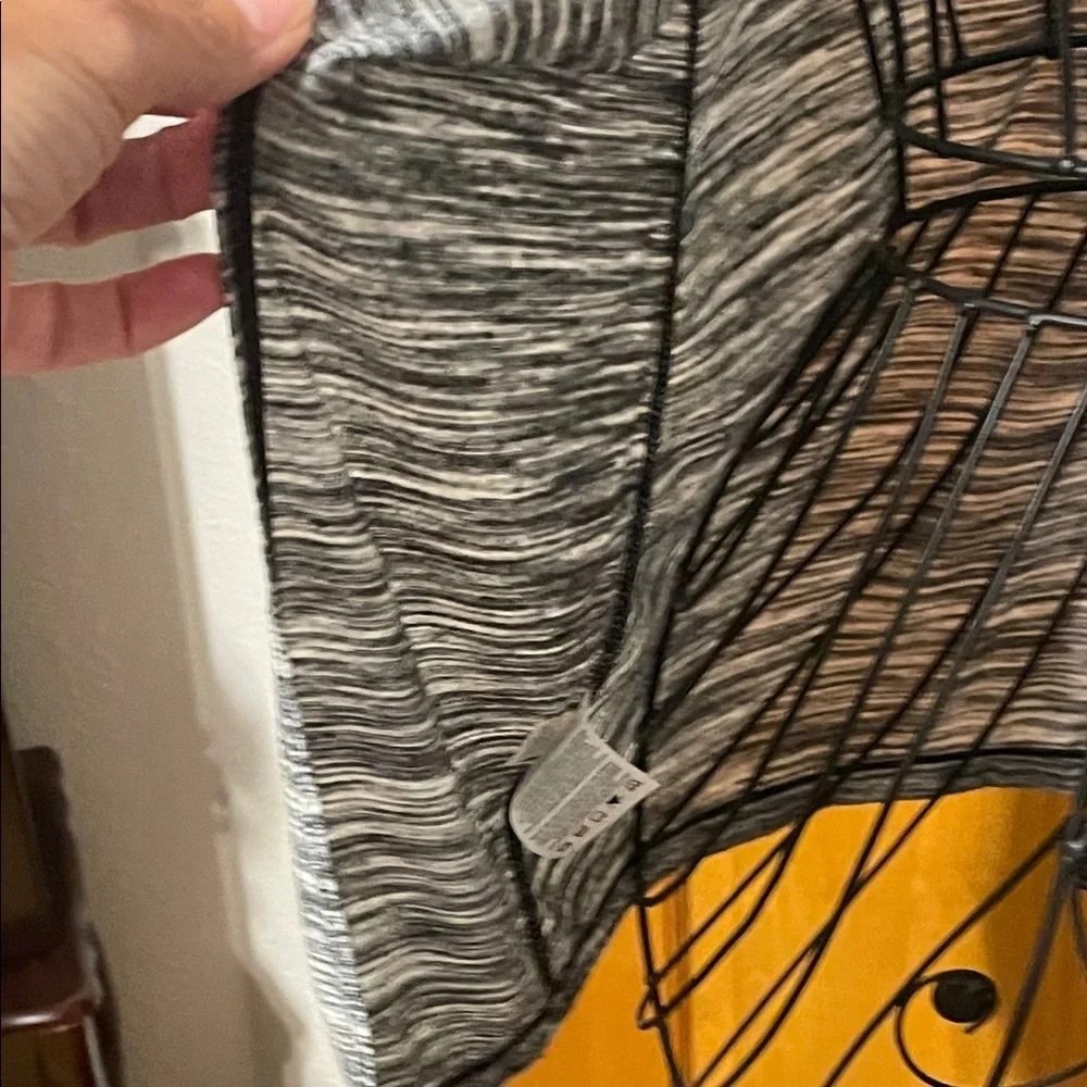 🏃‍♀️🏃‍♀️🏃‍♀️3 for 12$🏃‍♀️🏃‍♀️🏃‍♀️Nike Women's Black and White Striped Tank Top